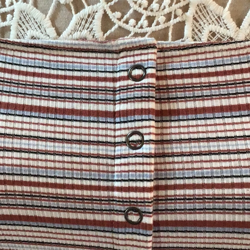 351 ✨EUC Bundle of 2 American Eagle Striped Crop Tanks✨ - Picture 9 of 12